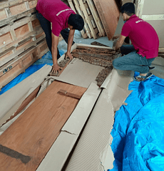 packing in wooden boxes